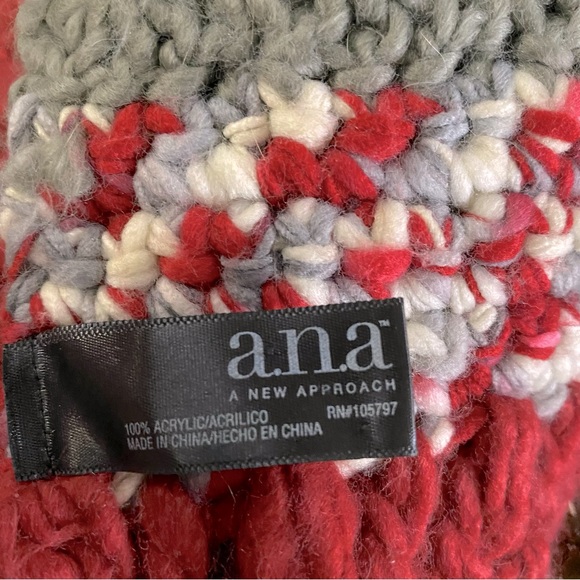 A New Approach Knitted Scarf - Picture 2 of 4